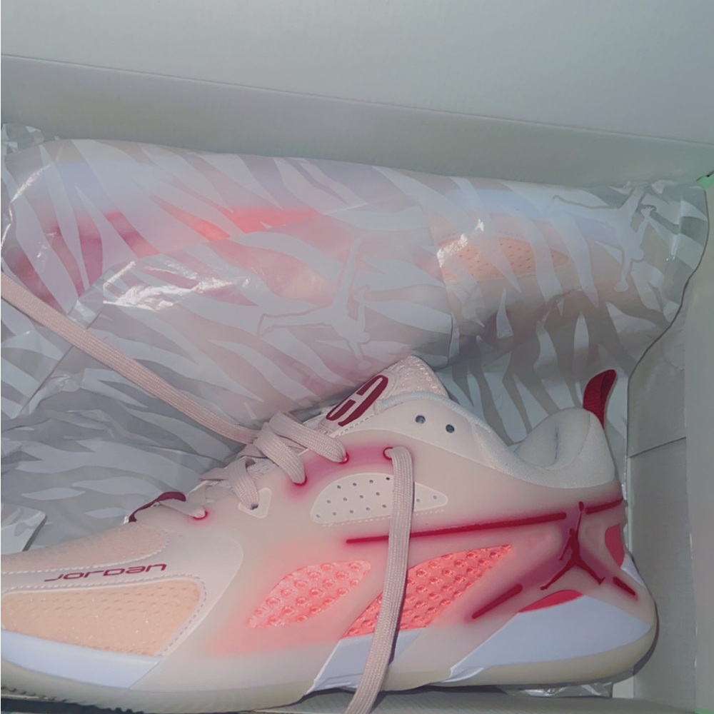 Brand new jordan heir series sneakers . Unisex woman’s 14/ men’s 12.5